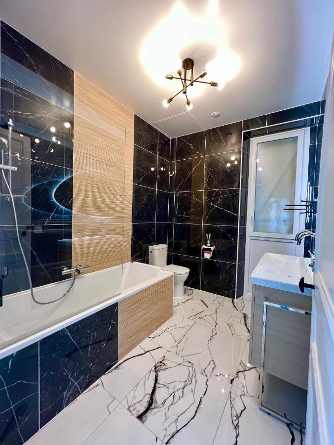 Appartement De Luxe Avec Fresque, Hyper Centre Et Parking Sure 퐁텐블로 외부 사진