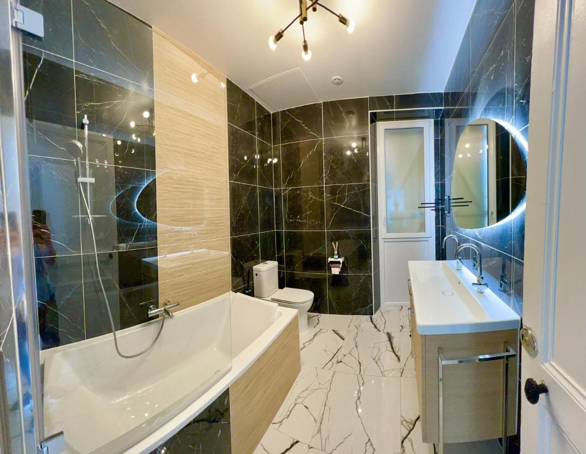 Appartement De Luxe Avec Fresque, Hyper Centre Et Parking Sure 퐁텐블로 외부 사진